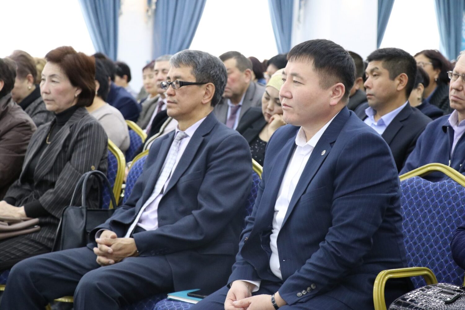 ЧҮЙ ОБЛУСУНУН МЕКТЕП ДИРЕКТОРЛОРУ ОКУТУУДАН ӨТТҮ