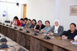 РАЙОНДУК БИЛИМ БЕРҮҮ БӨЛҮМДӨРҮНҮН МЕТОДИСТТЕРИ ОКУУ ТУРУНУН ЖҮРҮШҮНДӨ КӨНДҮМДӨРҮН ЖАКШЫРТЫШТЫ