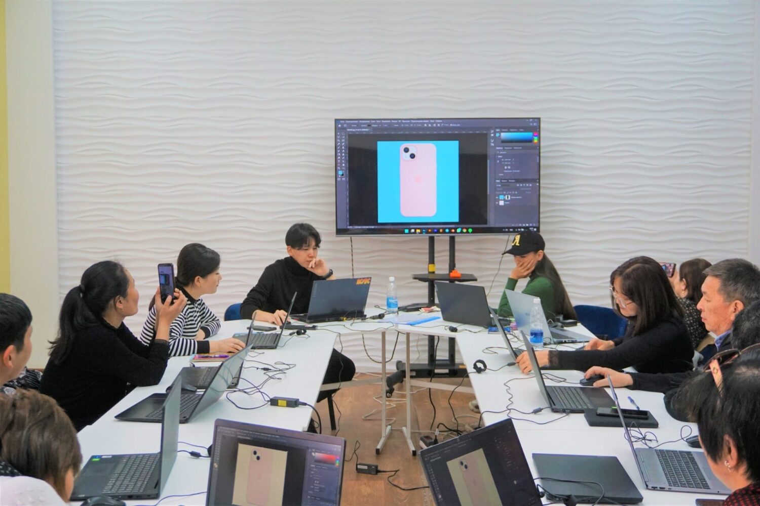 УЧИТЕЛЯ ИНФОРМАТИКИ ПОВЫСИЛИ КВАЛИФИКАЦИЮ В НДИТА