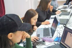 УЧИТЕЛЯ ИНФОРМАТИКИ ПОВЫСИЛИ КВАЛИФИКАЦИЮ В НДИТА