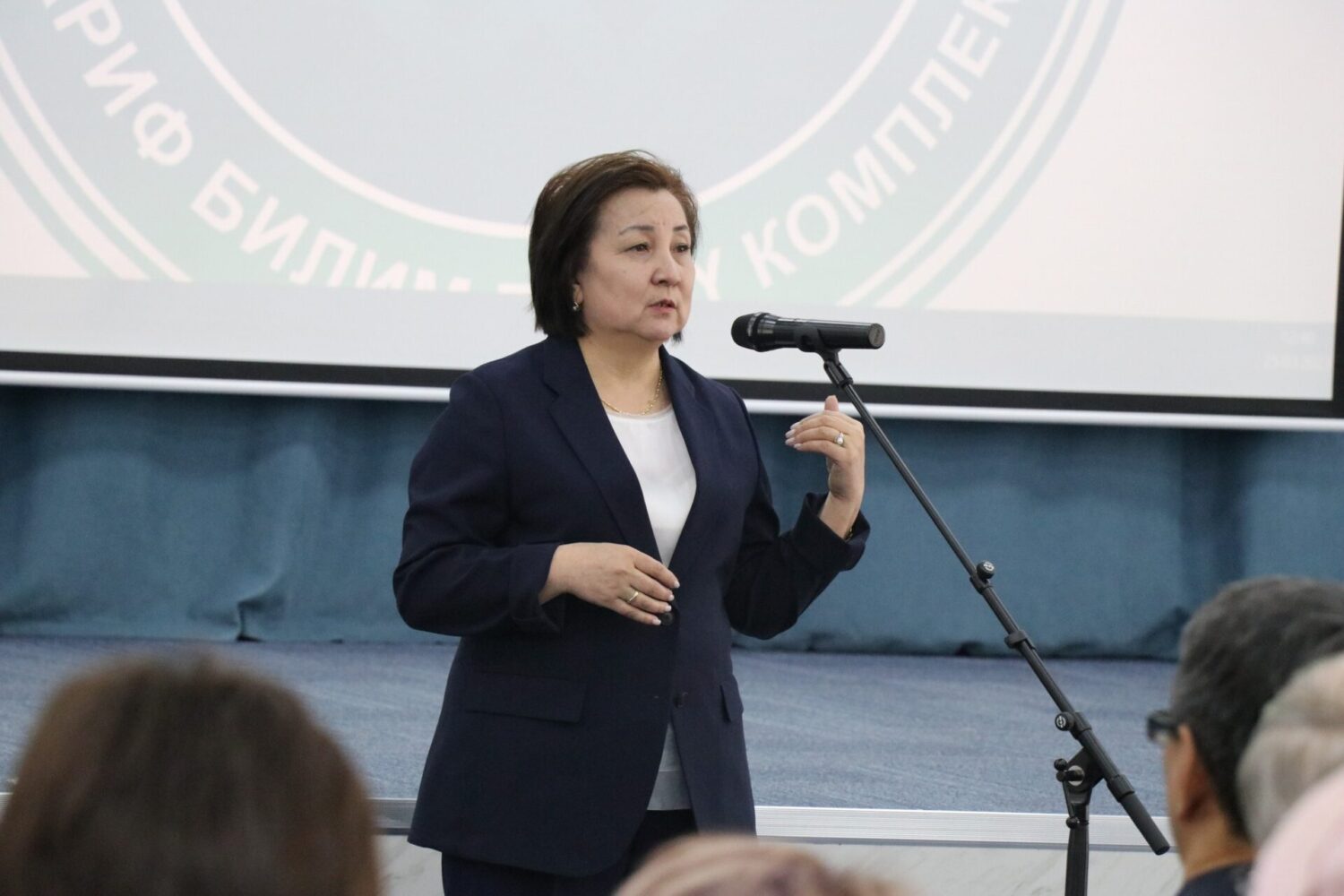 ЧҮЙ ОБЛУСУНУН МЕКТЕП ДИРЕКТОРЛОРУ ОКУТУУДАН ӨТТҮ