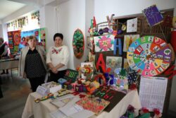 РАЙОНДУК БИЛИМ БЕРҮҮ БӨЛҮМДӨРҮНҮН МЕТОДИСТТЕРИ ОКУУ ТУРУНУН ЖҮРҮШҮНДӨ КӨНДҮМДӨРҮН ЖАКШЫРТЫШТЫ