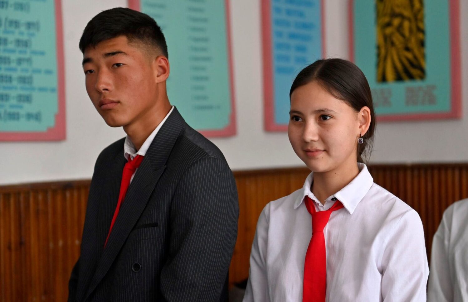 УЛАНБЕК УСЕКОВ ЖАНА НУРЛАНБЕК ШАКИЕВ АКСЫ РАЙОНУНУН БИЛИМ БЕРҮҮ МЕКЕМЕЛЕРИ МЕНЕН ТААНЫШТЫ