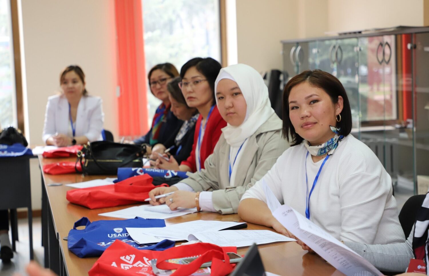 РАЙОНДУК БИЛИМ БЕРҮҮ БӨЛҮМДӨРҮНҮН МЕТОДИСТТЕРИ ОКУУ ТУРУНУН ЖҮРҮШҮНДӨ КӨНДҮМДӨРҮН ЖАКШЫРТЫШТЫ