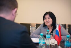 КЫРГЫЗСТАН МЕНЕН РОССИЯ БИЛИМ БЕРҮҮ ТАРМАГЫНДАГЫ КЫЗМАТТАШТЫКТЫ ТАЛКУУЛАДЫ