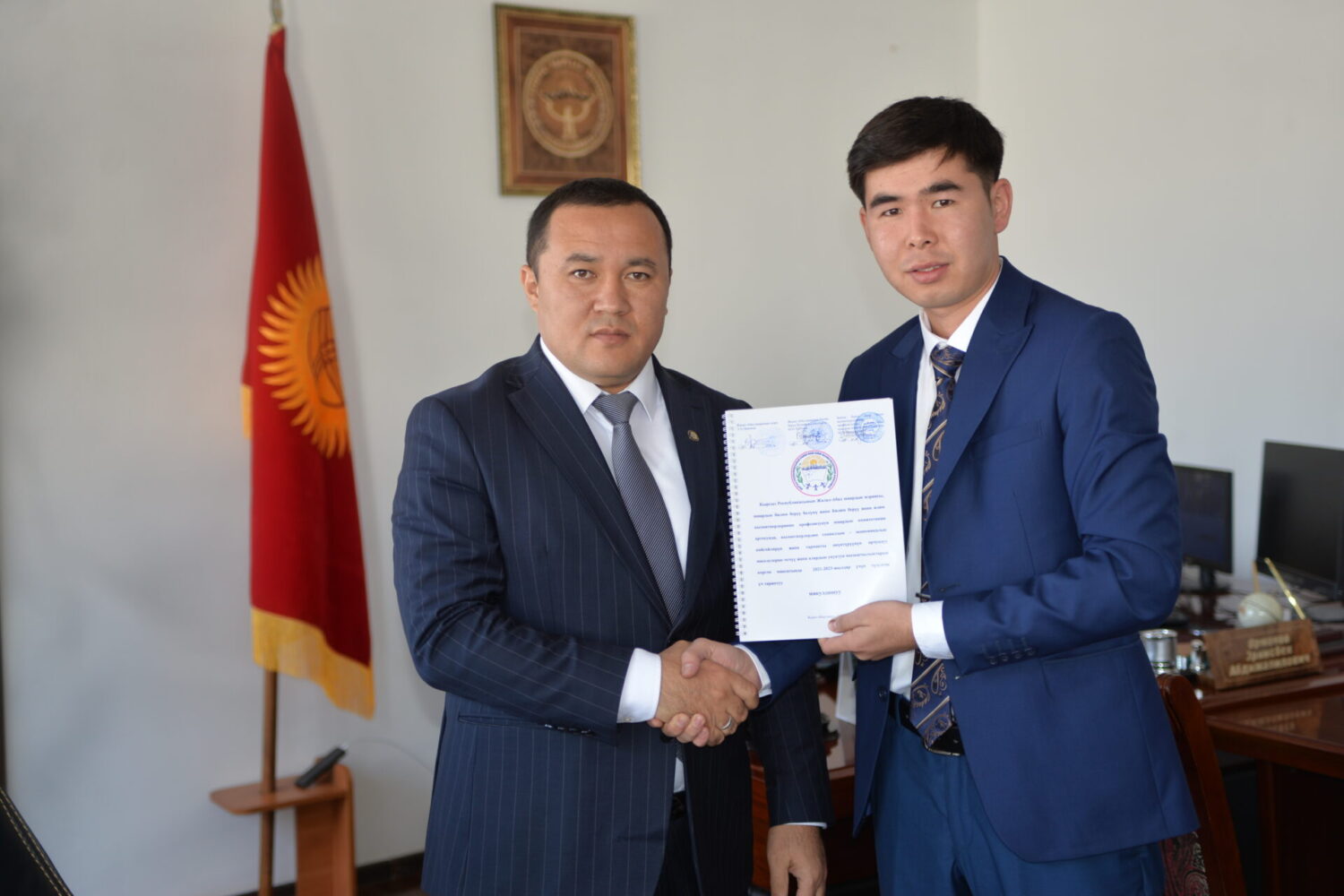 “МУГАЛИМДИН СТАТУСУ” ЖӨНҮНДӨГҮ МЫЙЗАМ ЖАЛАЛ-АБАД ШААРЫНДА КОЛДООГО АЛЫНДЫ