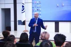 ГОВИНД ДЕСАИ, IMPERIAL ENGLISH COMPANY мекемесинин  директору, Улуу Британия: “МАГА КЫРГЫЗДАРДЫН БИЛИМ АЛУУГА ДИЛГИРЛИГИ ЖАКТЫ”