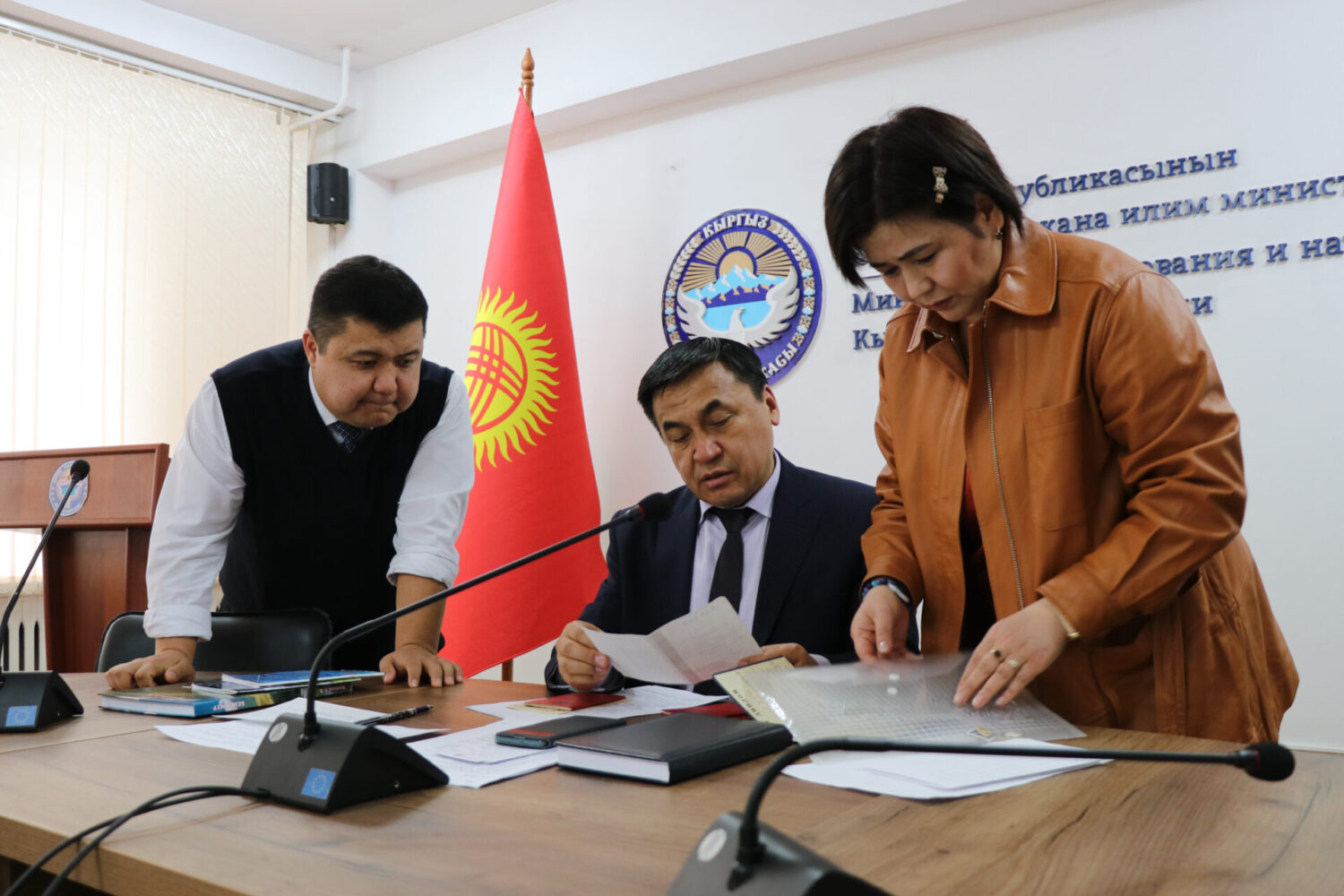 МИНИСТР КАНЫБЕК ИМАНАЛИЕВ ПРОВОДИТ ПРИЁМ ГРАЖДАН