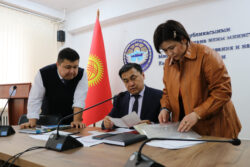 МИНИСТР КАНЫБЕК ИМАНАЛИЕВ ПРОВОДИТ ПРИЁМ ГРАЖДАН