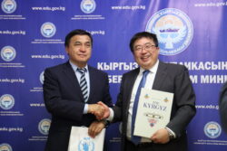 КАНЫБЕК ИМАНАЛИЕВ БУУнун ДҮЙНӨЛҮК АЗЫК-ТҮЛҮК ПРОГРАММАСЫНЫН ӨКҮЛДӨРҮ МЕНЕН КЫЗМАТТАШУУНУ ТАЛКУУЛАДЫ