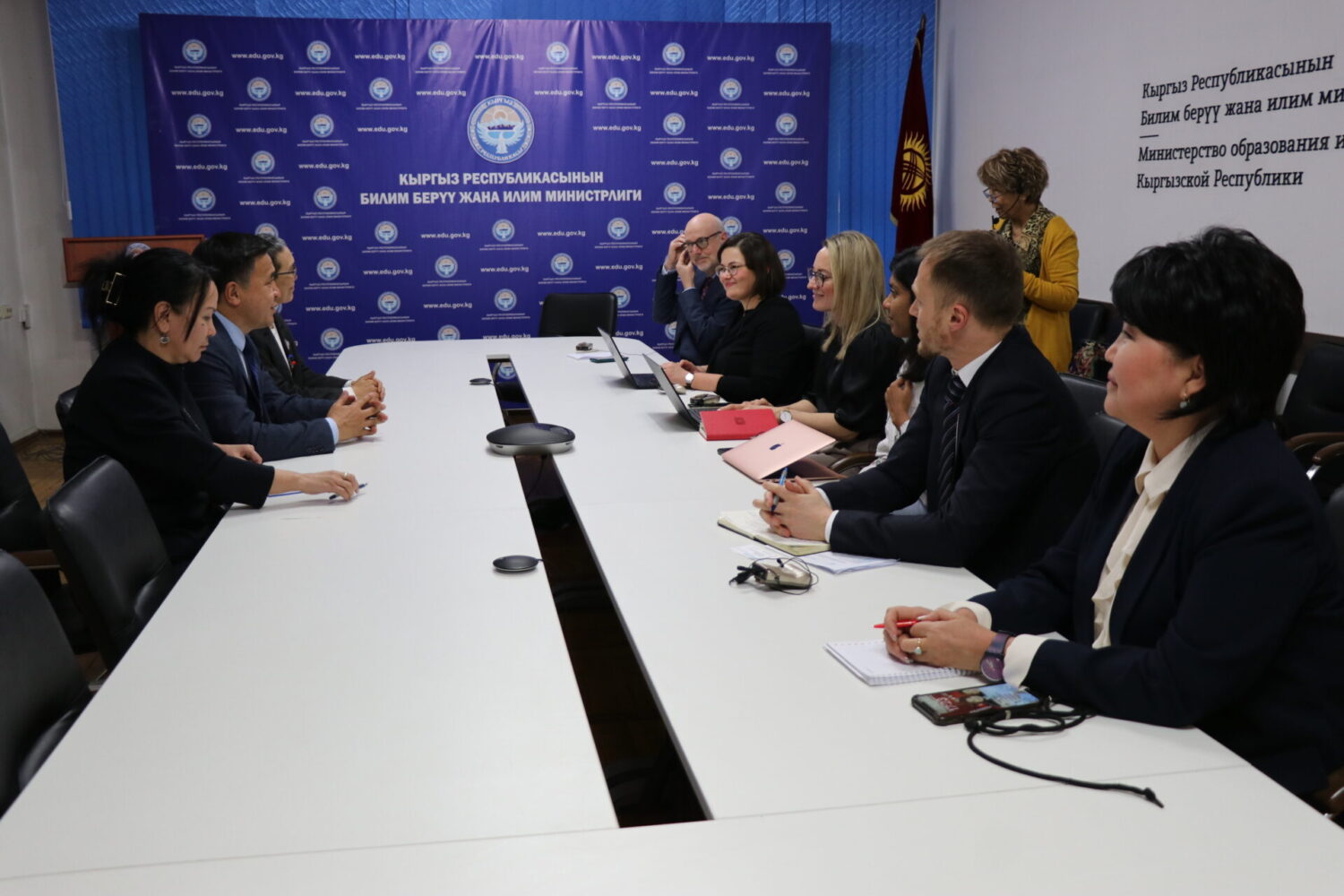 КАНЫБЕК ИМАНАЛИЕВ: “БИЛИМДҮҮ КООМ – ДЕНИ САК ӨЛКӨ”