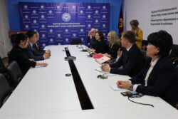 КАНЫБЕК ИМАНАЛИЕВ: “БИЛИМДҮҮ КООМ – ДЕНИ САК ӨЛКӨ”