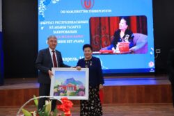 ОШМУДА  ТАЗАГҮЛ ЗАКИРОВАНЫН “АКЫНГА МЕКЕН КЕРЕК” АТТУУ ЫРЛАР ЖЫЙНАГЫНЫН БЕТ АЧАРЫ ӨТТҮ