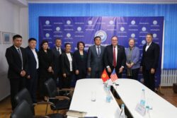 КАНЫБЕК ИМАНАЛИЕВ АКШнын КЫРГЫЗ РЕСПУБЛИКАСЫНДАГЫ АТАЙЫН ЖАНА ЫЙГАРЫМ УКУКТУУ ЭЛЧИСИ МЕНЕН ЖОЛУГУШУУ ӨТКӨРДҮ