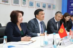 КАНЫБЕК ИМАНАЛИЕВ АКШнын КЫРГЫЗ РЕСПУБЛИКАСЫНДАГЫ АТАЙЫН ЖАНА ЫЙГАРЫМ УКУКТУУ ЭЛЧИСИ МЕНЕН ЖОЛУГУШУУ ӨТКӨРДҮ