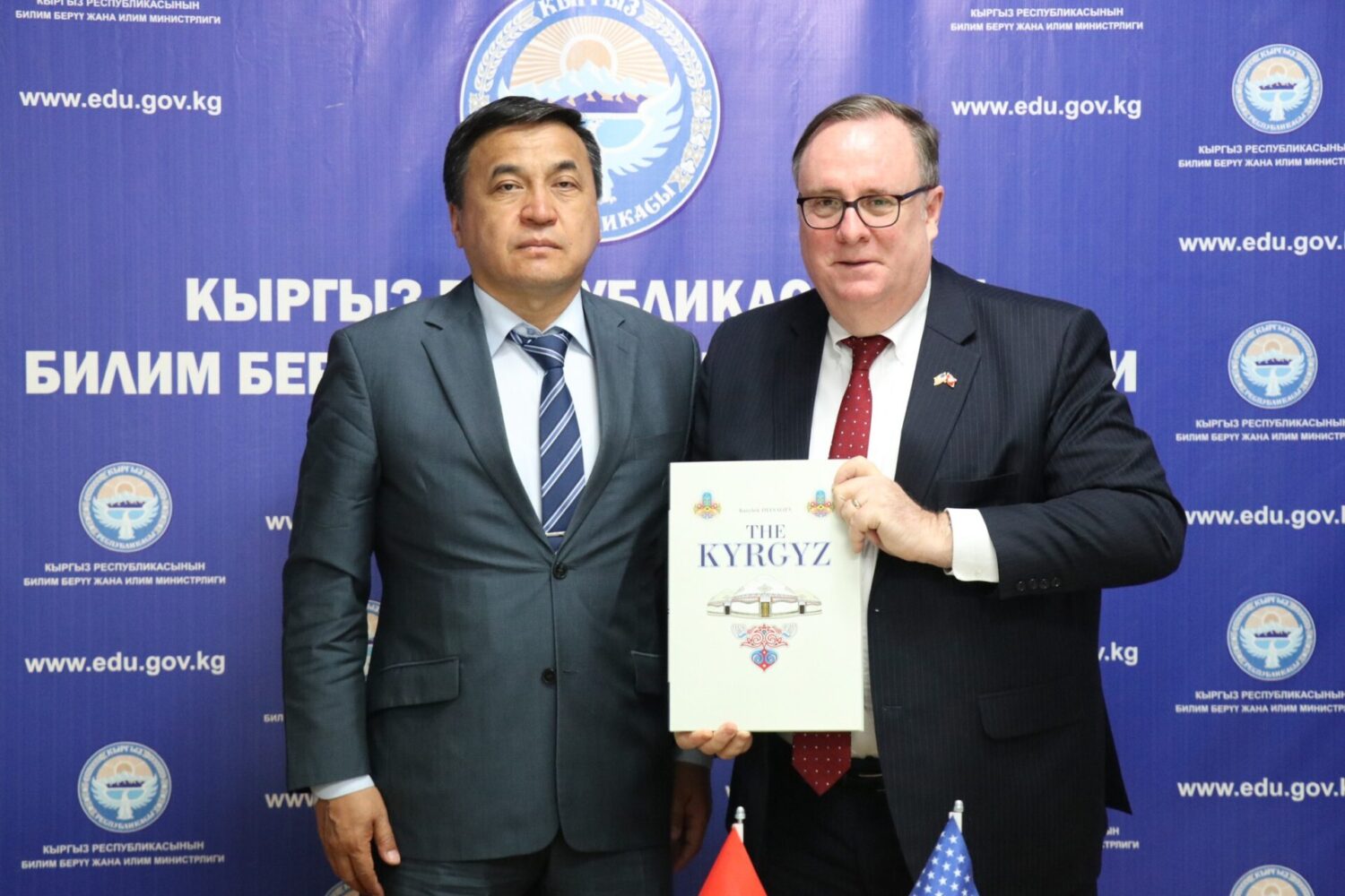 КАНЫБЕК ИМАНАЛИЕВ АКШнын КЫРГЫЗ РЕСПУБЛИКАСЫНДАГЫ АТАЙЫН ЖАНА ЫЙГАРЫМ УКУКТУУ ЭЛЧИСИ МЕНЕН ЖОЛУГУШУУ ӨТКӨРДҮ