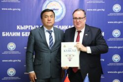 КАНЫБЕК ИМАНАЛИЕВ АКШнын КЫРГЫЗ РЕСПУБЛИКАСЫНДАГЫ АТАЙЫН ЖАНА ЫЙГАРЫМ УКУКТУУ ЭЛЧИСИ МЕНЕН ЖОЛУГУШУУ ӨТКӨРДҮ