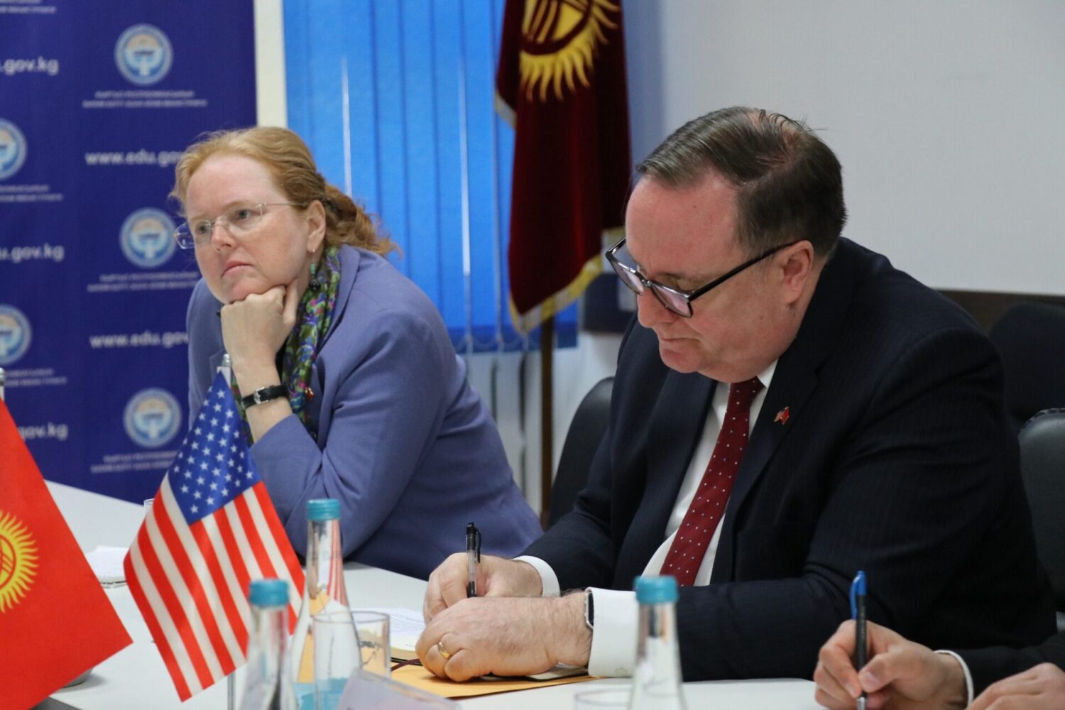 КАНЫБЕК ИМАНАЛИЕВ АКШнын КЫРГЫЗ РЕСПУБЛИКАСЫНДАГЫ АТАЙЫН ЖАНА ЫЙГАРЫМ УКУКТУУ ЭЛЧИСИ МЕНЕН ЖОЛУГУШУУ ӨТКӨРДҮ