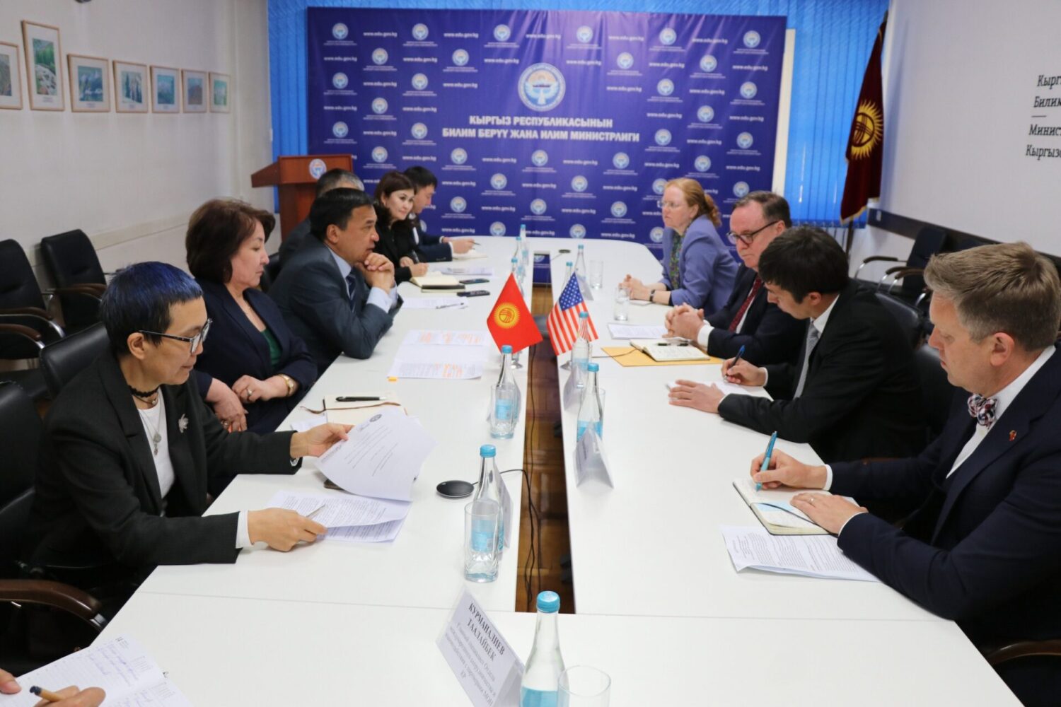 КАНЫБЕК ИМАНАЛИЕВ АКШнын КЫРГЫЗ РЕСПУБЛИКАСЫНДАГЫ АТАЙЫН ЖАНА ЫЙГАРЫМ УКУКТУУ ЭЛЧИСИ МЕНЕН ЖОЛУГУШУУ ӨТКӨРДҮ