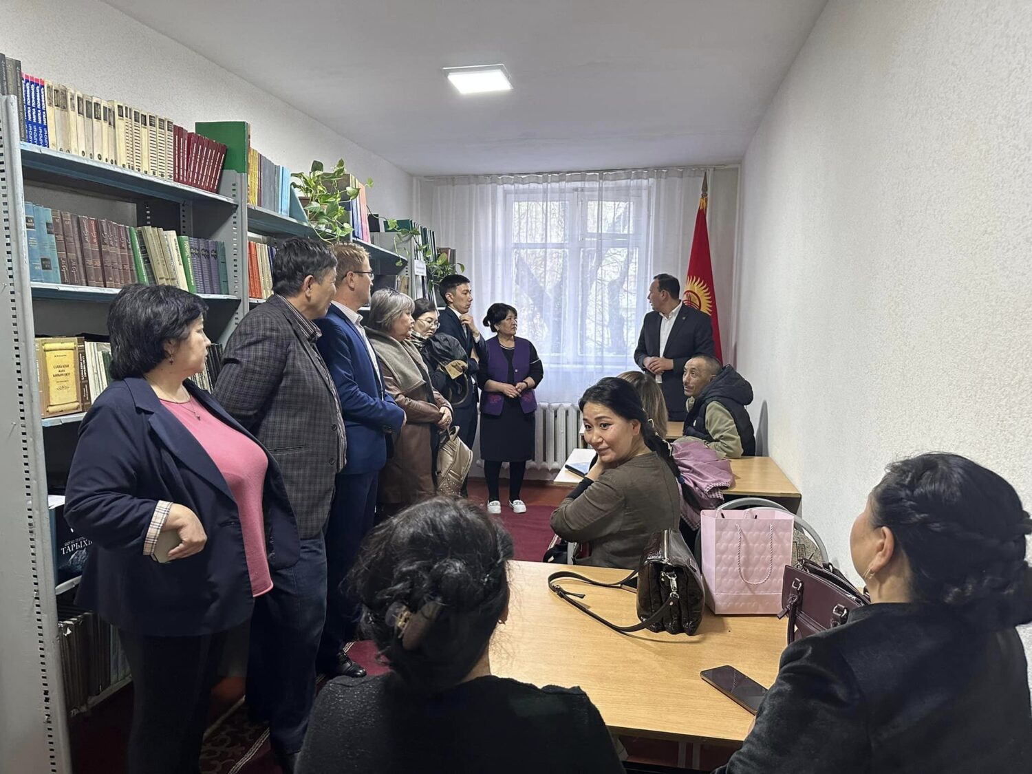 КММИУнун ЖАТАКАНАСЫНДА КИТЕПКАНА АЧЫЛДЫ