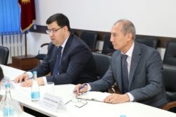 МИНИСТР ӨЗБЕКСТАНДЫН ЭЛЧИСИ МЕНЕН БИЛИМ БЕРҮҮ ЖАНА ИЛИМ ЖААТЫНДАГЫ ПЛАНДАРДЫ ТАЛКУУЛАДЫ