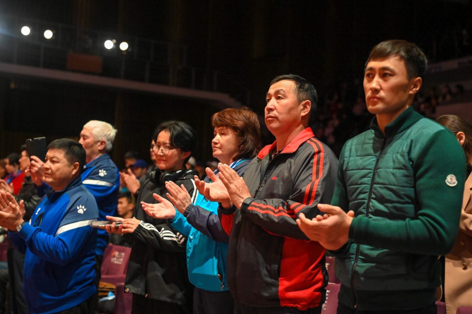 УЛАНБЕК УСЕКОВ: “ЖАШ МУУНДУ СЕРГЕК ЖАШООГО, ЭМГЕККЕ ЖАНА МЕКЕНЧИЛДИККЕ ТАРБИЯЛОО – БИЗДИН ЭҢ НЕГИЗГИ МИЛДЕТТЕРИБИЗДИН БИРИ”