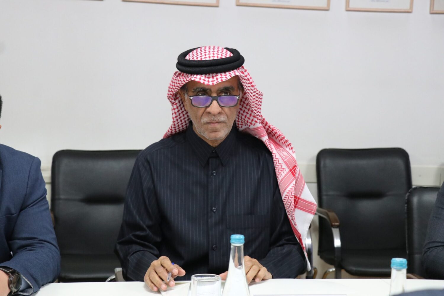 МИНИСТР КАТАРДЫН ЭЛЧИСИ МЕНЕН ЖОЖдордун КЫЗМАТТАШТЫГЫН ТАЛКУУЛАДЫ