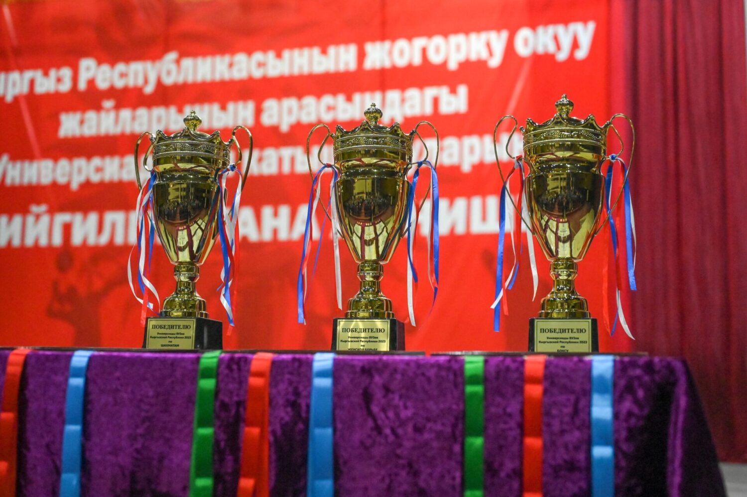 УЛАНБЕК УСЕКОВ: “ЖАШ МУУНДУ СЕРГЕК ЖАШООГО, ЭМГЕККЕ ЖАНА МЕКЕНЧИЛДИККЕ ТАРБИЯЛОО – БИЗДИН ЭҢ НЕГИЗГИ МИЛДЕТТЕРИБИЗДИН БИРИ”