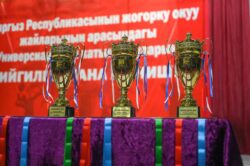 УЛАНБЕК УСЕКОВ: “ЖАШ МУУНДУ СЕРГЕК ЖАШООГО, ЭМГЕККЕ ЖАНА МЕКЕНЧИЛДИККЕ ТАРБИЯЛОО – БИЗДИН ЭҢ НЕГИЗГИ МИЛДЕТТЕРИБИЗДИН БИРИ”