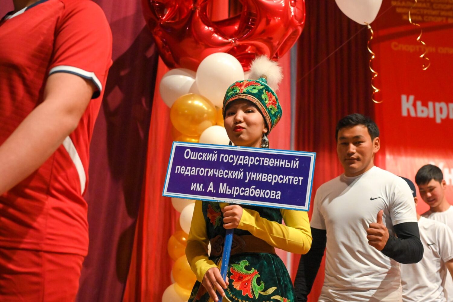 УЛАНБЕК УСЕКОВ: “ЖАШ МУУНДУ СЕРГЕК ЖАШООГО, ЭМГЕККЕ ЖАНА МЕКЕНЧИЛДИККЕ ТАРБИЯЛОО – БИЗДИН ЭҢ НЕГИЗГИ МИЛДЕТТЕРИБИЗДИН БИРИ”