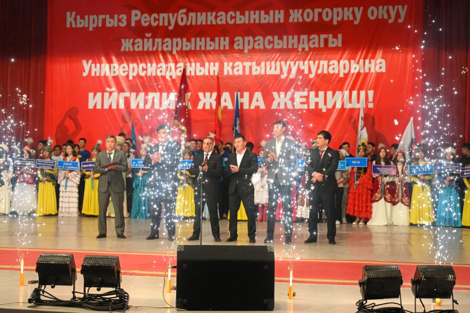 УЛАНБЕК УСЕКОВ: “ЖАШ МУУНДУ СЕРГЕК ЖАШООГО, ЭМГЕККЕ ЖАНА МЕКЕНЧИЛДИККЕ ТАРБИЯЛОО – БИЗДИН ЭҢ НЕГИЗГИ МИЛДЕТТЕРИБИЗДИН БИРИ”