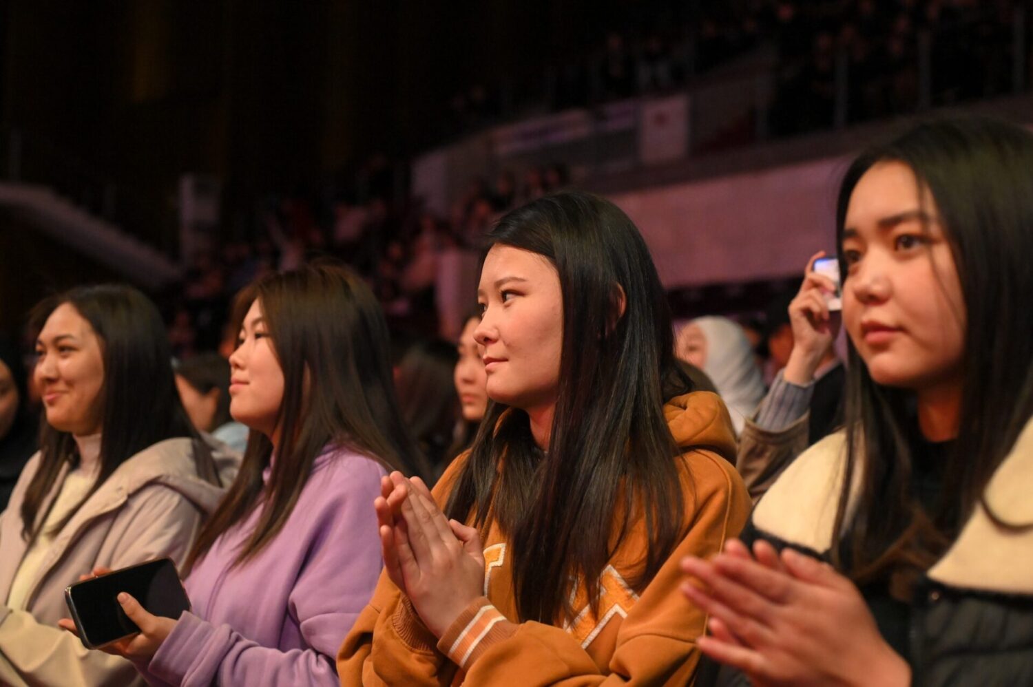 УЛАНБЕК УСЕКОВ: “ЖАШ МУУНДУ СЕРГЕК ЖАШООГО, ЭМГЕККЕ ЖАНА МЕКЕНЧИЛДИККЕ ТАРБИЯЛОО – БИЗДИН ЭҢ НЕГИЗГИ МИЛДЕТТЕРИБИЗДИН БИРИ”