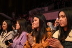 УЛАНБЕК УСЕКОВ: “ЖАШ МУУНДУ СЕРГЕК ЖАШООГО, ЭМГЕККЕ ЖАНА МЕКЕНЧИЛДИККЕ ТАРБИЯЛОО – БИЗДИН ЭҢ НЕГИЗГИ МИЛДЕТТЕРИБИЗДИН БИРИ”