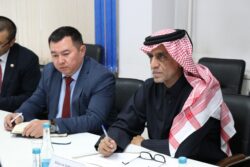 МИНИСТР КАТАРДЫН ЭЛЧИСИ МЕНЕН ЖОЖдордун КЫЗМАТТАШТЫГЫН ТАЛКУУЛАДЫ