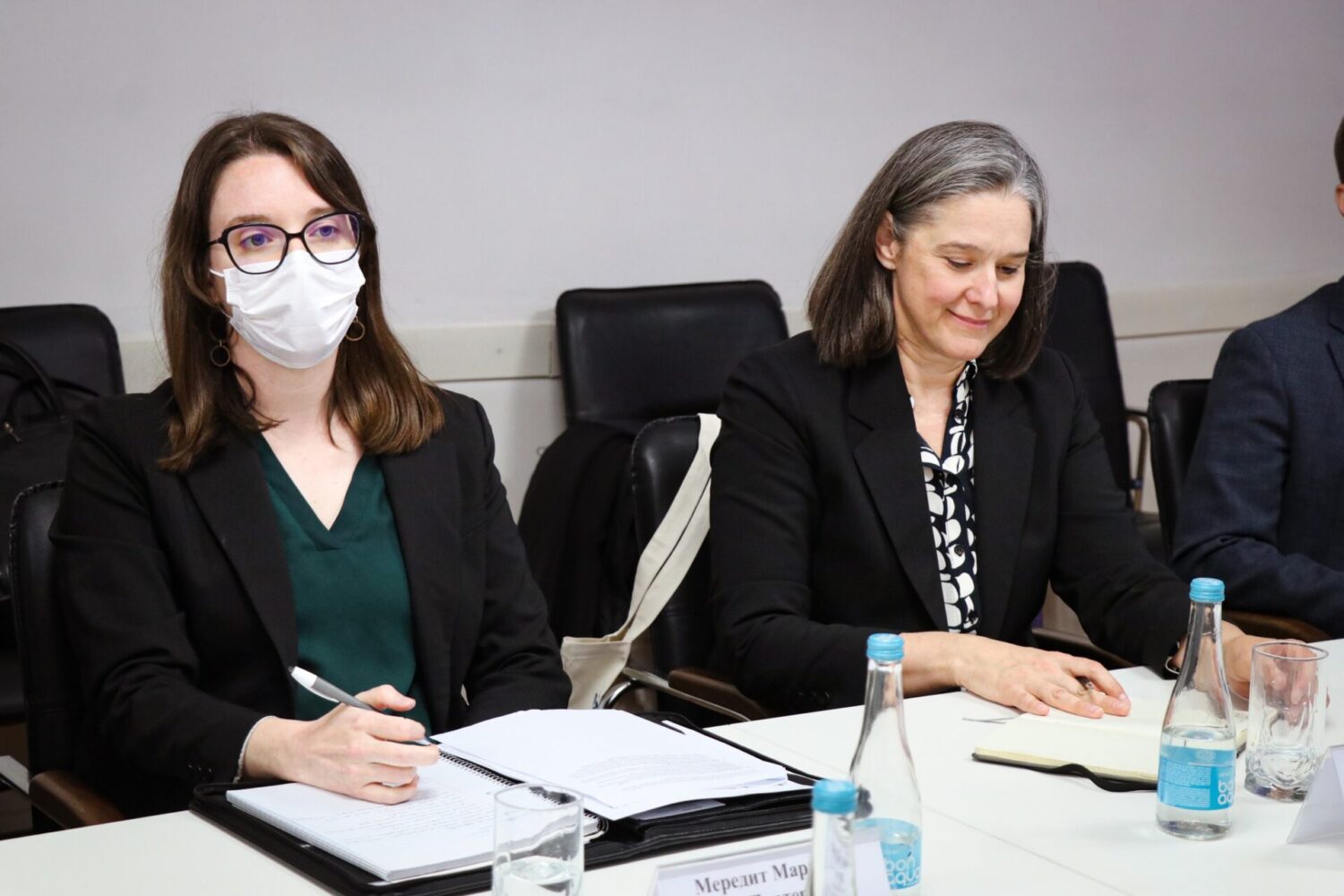 МИНИСТР КАНЫБЕК ИМАНАЛИЕВ АКШ ДЕЛЕГАЦИЯСЫ МЕНЕН МЕКТЕП ТАМАК-АШЫН КАМСЫЗДОО БОЮНЧА ДОЛБООРЛОРДУН ИШКЕ АШЫРЫЛЫШЫН ТАЛКУУЛАДЫ