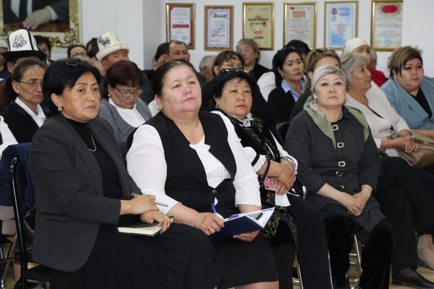 ЖАЛАЛ-АБАД ОБЛУСУНУН ЖАЛПЫ БИЛИМ БЕРҮҮ УЮМДАРЫНЫН ДИРЕКТОРЛОРУ ҮЧҮН ЭКИ КҮНДҮК ОКУТУУ БАШТАЛДЫ