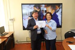 ОШТО БАШТАЛГЫЧ КЛАССТАРДЫН МУГАЛИМДЕРИН ДАЯРДОО БОЮНЧА КОНФЕРЕНЦИЯ ӨТКӨРҮЛДҮ