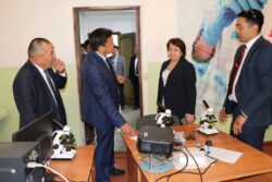 КАНЫБЕК ИМАНАЛИЕВ ЖАМУнун ИШМЕРДҮҮЛҮГҮ МЕНЕН ТААНЫШТЫ