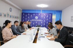 МИНИСТР GIZтин ӨКҮЛДӨРҮ МЕНЕН КЕСИПТИК БИЛИМ БЕРҮҮНҮ ӨНҮКТҮРҮҮНҮ ТАЛКУУЛАДЫ