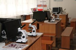 КАНЫБЕК ИМАНАЛИЕВ ЖАМУнун ИШМЕРДҮҮЛҮГҮ МЕНЕН ТААНЫШТЫ