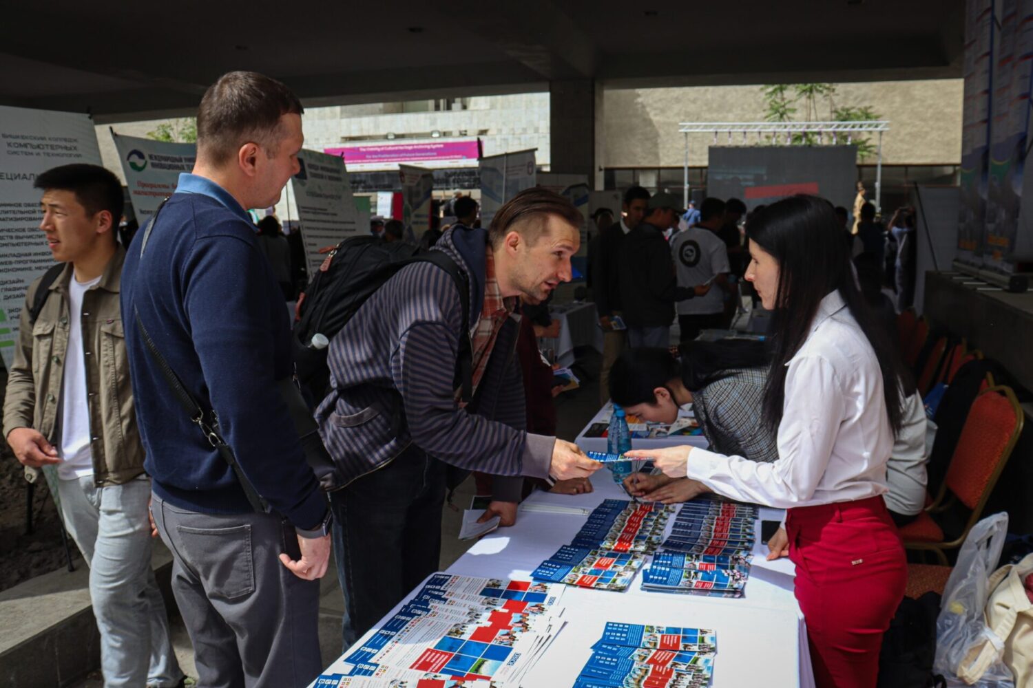 КЕСИПТИК БИЛИМ БЕРҮҮ МЕКЕМЕЛЕРИ БОШ ИШ ОРУНДАР ЖАНА КЕСИПТЕР ЖАРМАНКЕСИНЕ КАТЫШУУДА