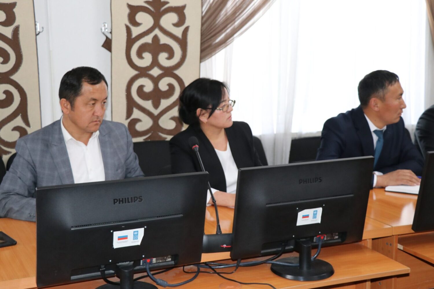 ТОКТОБҮБҮ АШЫМБАЕВА ОШ ОБЛУСУНУН БИЛИМ БЕРҮҮ БӨЛҮМДӨРҮНҮН ЖЕТЕКЧИЛЕРИ МЕНЕН ЖОЛУГУШТУ