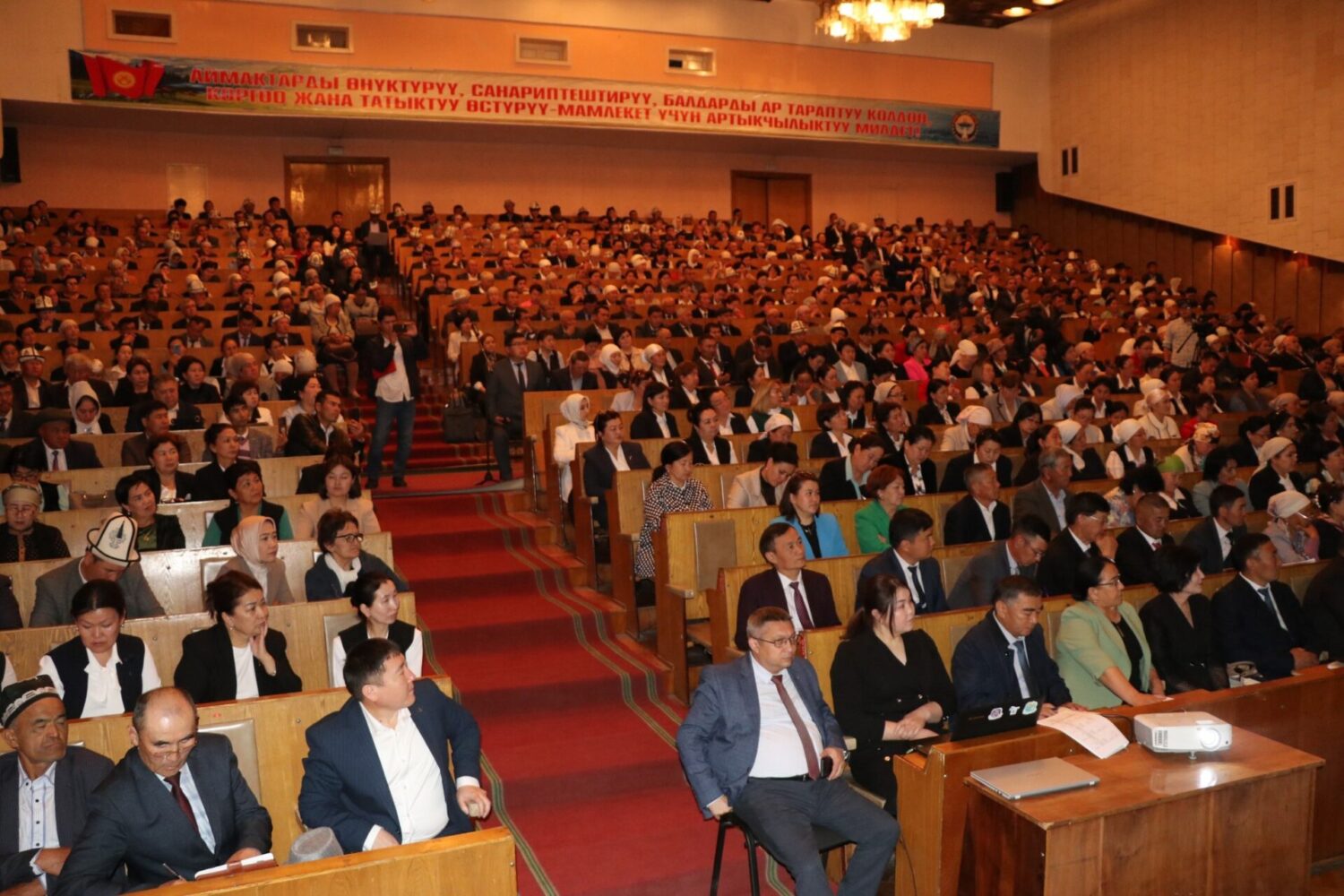 ОШ: ЖАЛПЫ БИЛИМ БЕРҮҮ УЮМДАРЫНЫН ДИРЕКТОРЛОРУ ҮЧҮН ЭКИ КҮНДҮК ОКУТУУ БАШТАЛДЫ