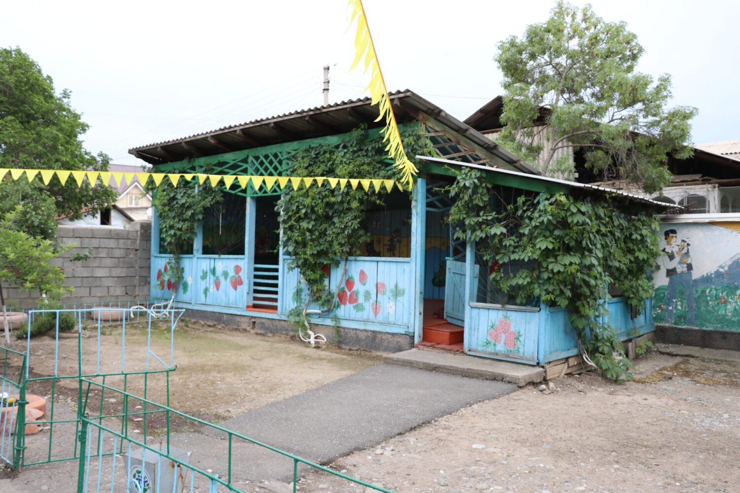 МИНИСТР КАНЫБЕК ИМАНАЛИЕВ ПОСЕТИЛ ОБРАЗОВАТЕЛЬНЫЕ ОРГАНИЗАЦИИ