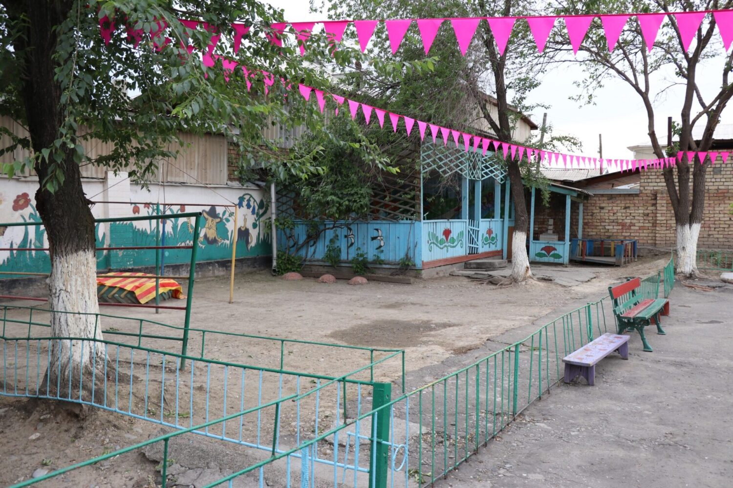 МИНИСТР КАНЫБЕК ИМАНАЛИЕВ ПОСЕТИЛ ОБРАЗОВАТЕЛЬНЫЕ ОРГАНИЗАЦИИ