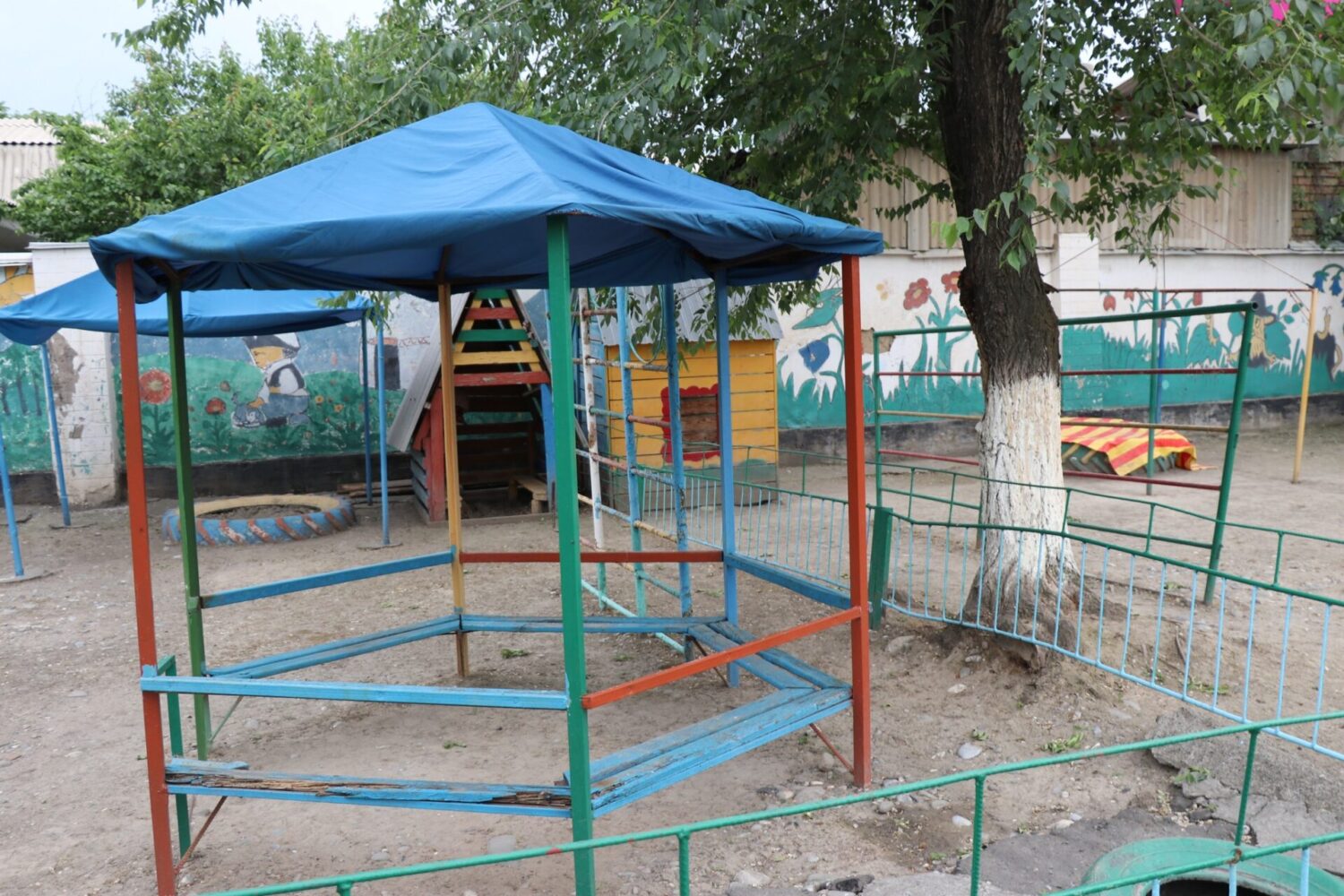 МИНИСТР КАНЫБЕК ИМАНАЛИЕВ ПОСЕТИЛ ОБРАЗОВАТЕЛЬНЫЕ ОРГАНИЗАЦИИ