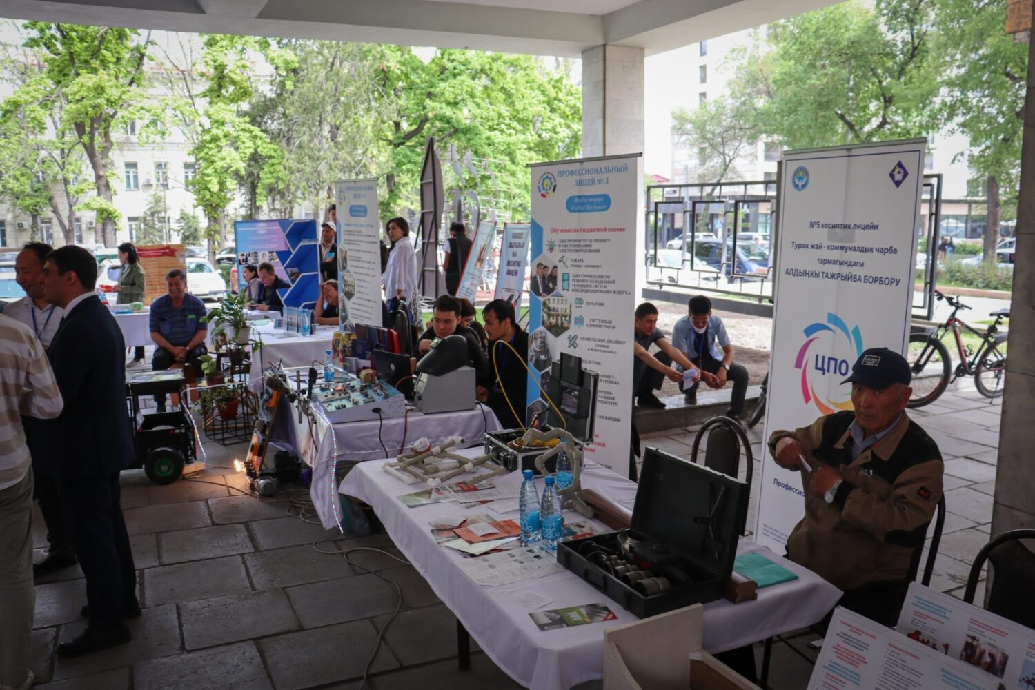 КЕСИПТИК БИЛИМ БЕРҮҮ МЕКЕМЕЛЕРИ БОШ ИШ ОРУНДАР ЖАНА КЕСИПТЕР ЖАРМАНКЕСИНЕ КАТЫШУУДА