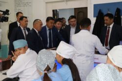 КАНЫБЕК ИМАНАЛИЕВ ЖАМУнун ИШМЕРДҮҮЛҮГҮ МЕНЕН ТААНЫШТЫ