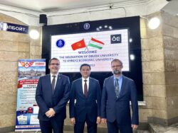 КЭУ ЖАНА ОБУДА УНИВЕРСИТЕТИ КЫЗМАТТАШТЫКТЫ БЕКЕМДЕЙТ