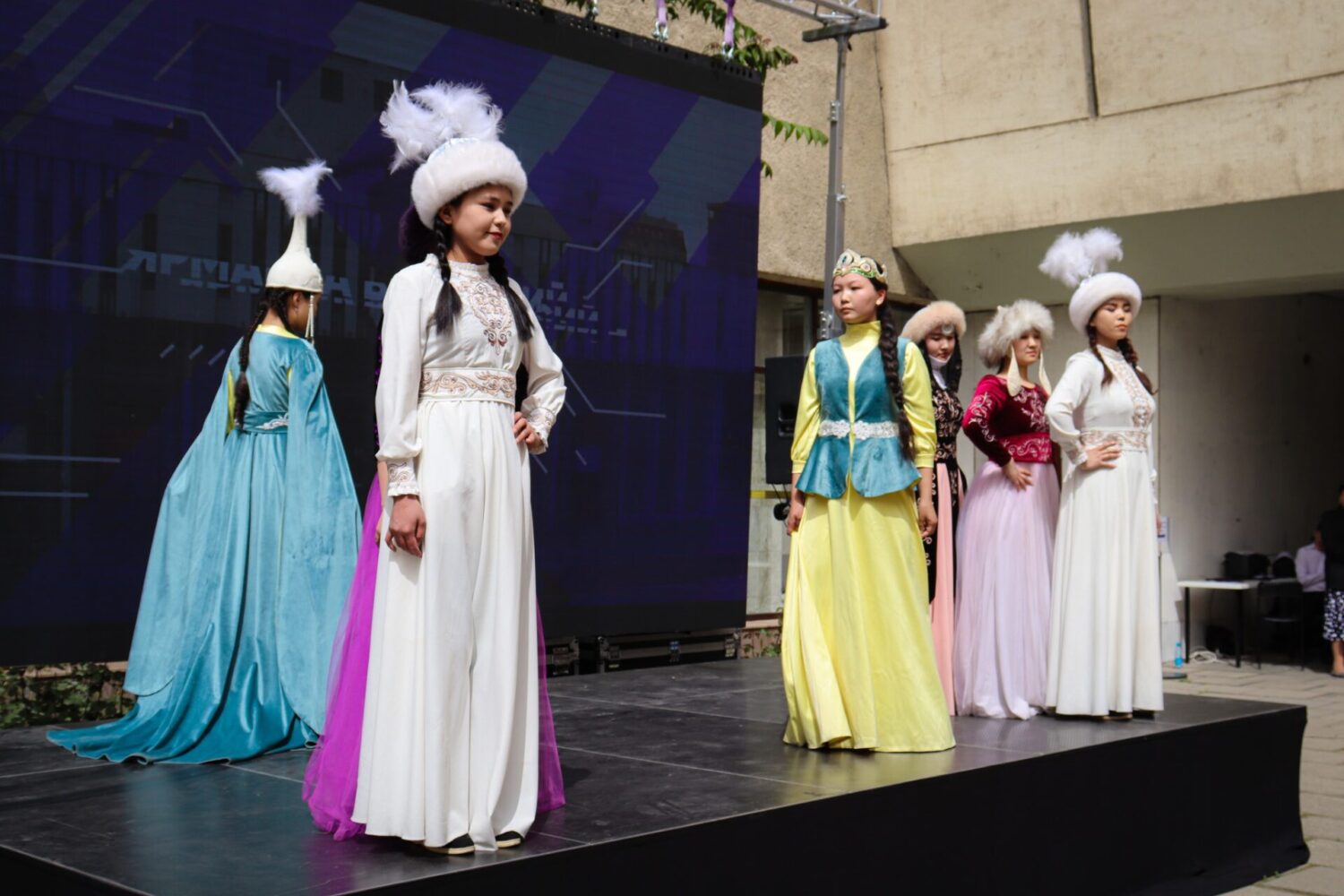 КЕСИПТИК БИЛИМ БЕРҮҮ МЕКЕМЕЛЕРИ БОШ ИШ ОРУНДАР ЖАНА КЕСИПТЕР ЖАРМАНКЕСИНЕ КАТЫШУУДА